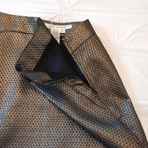 Max studio metallic bronze textured mini skirt. Size 8 - Picture 7 of 11